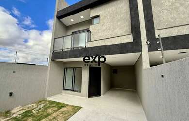 Imagem: A casa possui 3 Dormitórios, 1 Banheiro, 3 Vagas na garagem