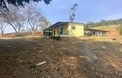 Imagem 6: H35 Vendo Chácara em Nazaré Paulista com Lago no fundo