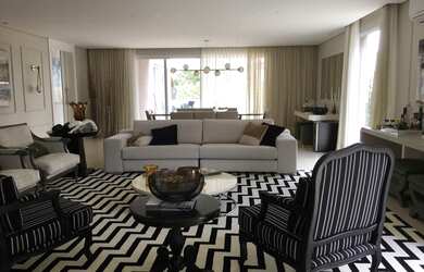 Imagem: A casa em condomínio possui 4 Dormitórios, 5 Banheiros, 2