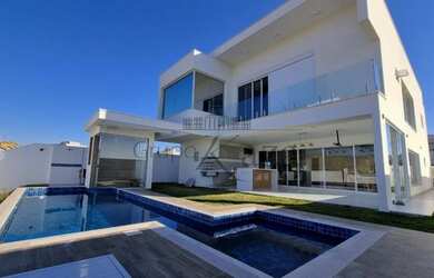 Imagem: A casa em condomínio possui 4 Dormitórios, 5 Banheiros, 4