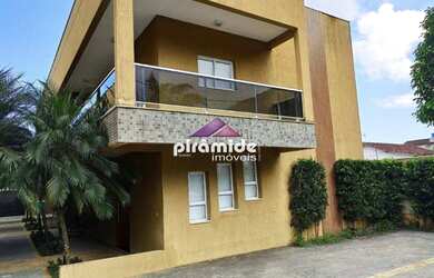 Imagem: A casa em condomínio possui 3 Dormitórios, 1 Banheiro, 2 Vagas