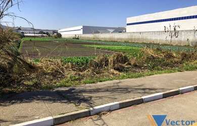 Imagem: O terreno possui 11.000m² de Área e está localizado em Portão