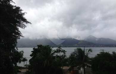 Imagem: A casa possui 2 Dormitórios, 2 Banheiros, 5 Vagas na garagem