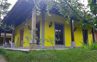 Imagem: A casa em condomínio possui 4 Dormitórios, 5 Banheiros, 5