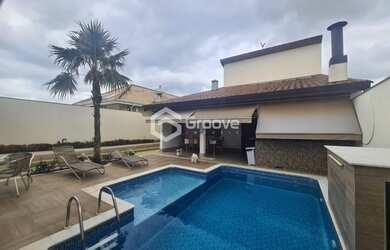 Imagem: A casa possui 3 Dormitórios, 5 Banheiros e 345m² de Área