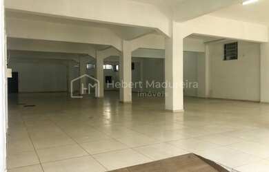 Imagem: O depósito possui 720m² de Área e está localizado em Aterrado