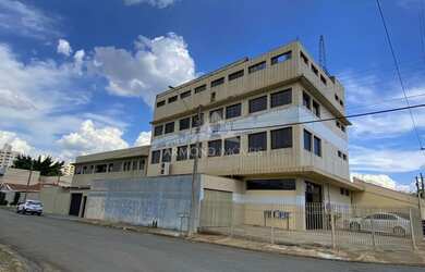 Imagem: O depósito possui 5 Vagas na garagem, 208m² de Área e está