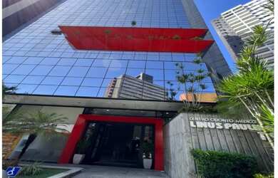 Imagem: O depósito possui 5 Vagas na garagem, 340m² de Área e está