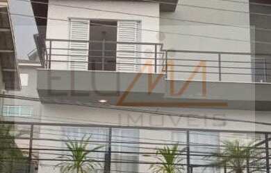 Imagem: A casa em condomínio possui 4 Dormitórios, 5 Banheiros, 220m²