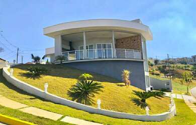 Imagem: A casa em condomínio possui 3 Dormitórios, 4 Banheiros, 4