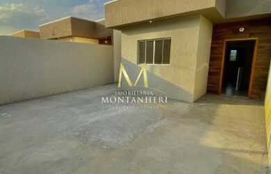 Imagem: A casa possui 2 Dormitórios, 3 Banheiros, 2 Vagas na garagem