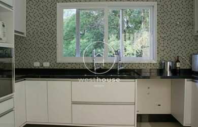 Imagem: A casa em condomínio possui 4 Dormitórios, 5 Banheiros, 2