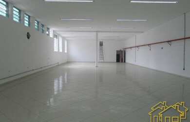 Imagem: O depósito possui 1300m² de Área e está localizado em Santo