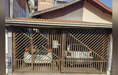 Imagem: A casa possui 2 Dormitórios, 1 Banheiro, 2 Vagas na garagem