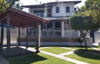 Imagem: A casa em condomínio possui 4 Dormitórios, 5 Banheiros, 5