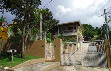 Imagem: A casa em condomínio possui 3 Dormitórios, 3 Banheiros, 5