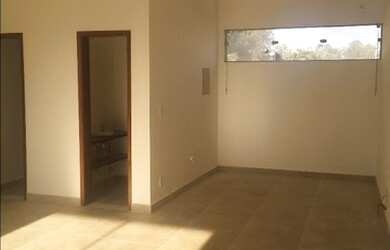 Imagem: O depósito possui 1 Vaga na garagem, 60m² de Área e está