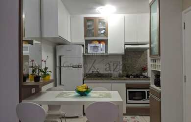 Imagem: O apartamento possui 2 Dormitórios, 1 Banheiro, 1 Vaga na garagem