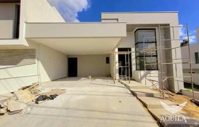 Imagem: A casa em condomínio possui 3 Dormitórios, 2 Banheiros, 4