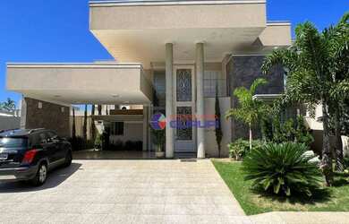 Imagem: A casa em condomínio possui 4 Dormitórios, 4 Banheiros, 4