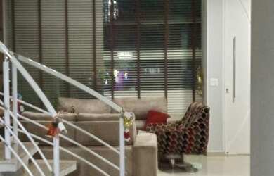 Imagem: A casa em condomínio possui 3 Dormitórios, 3 Banheiros, 2