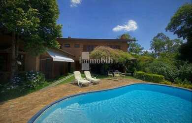 Imagem: A casa possui 4 Dormitórios, 5 Banheiros, 5 Vagas na garagem