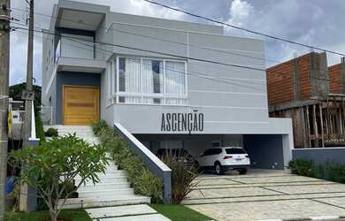 Imagem: A casa em condomínio possui 4 Dormitórios, 5 Banheiros, 5