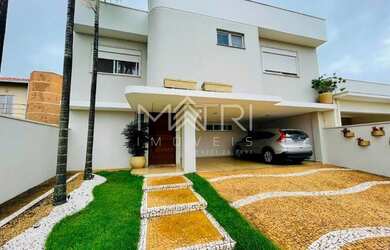 Imagem: A casa em condomínio possui 4 Dormitórios, 2 Banheiros, 2