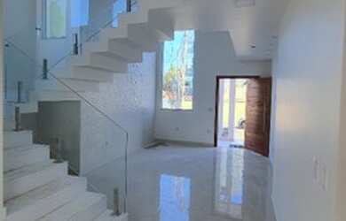 Imagem: A casa em condomínio possui 4 Dormitórios, 4 Banheiros, 2