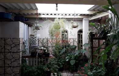 Imagem: A casa possui 5 Dormitórios, 3 Banheiros, 2 Vagas na garagem