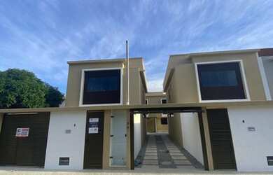 Imagem: A casa possui 3 Dormitórios, 4 Banheiros, 1 Vaga na garagem