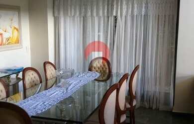 Imagem: A casa à venda possui 4 Dormitórios, 5 Banheiros, 3 Vagas