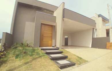 Imagem: A casa em condomínio possui 3 Dormitórios, 3 Banheiros, 3