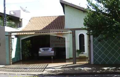 Imagem: A casa possui 3 Dormitórios, 3 Banheiros, 5 Vagas na garagem