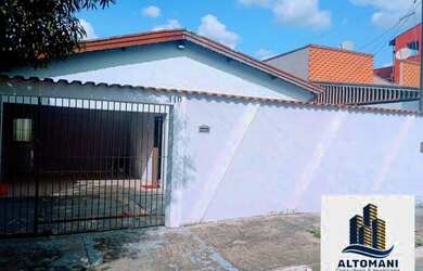 Imagem: A casa possui 3 Dormitórios, 1 Banheiro, 3 Vagas na garagem