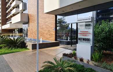 Imagem: O depósito possui 2 Vagas na garagem e 53m² de Área e está