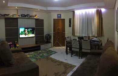 Imagem: A casa possui 2 Dormitórios, 1 Banheiro, 2 Vagas na garagem