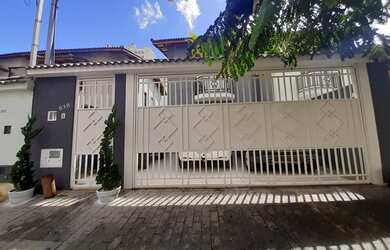 Imagem: A casa possui 3 Dormitórios, 4 Banheiros, 3 Vagas na garagem