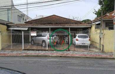 Imagem: O depósito possui 4 Vagas na garagem, 127m² de Área e está