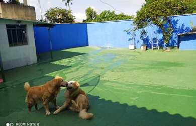 Imagem: A casa possui 3 Dormitórios, 3 Banheiros, 2 Vagas na garagem