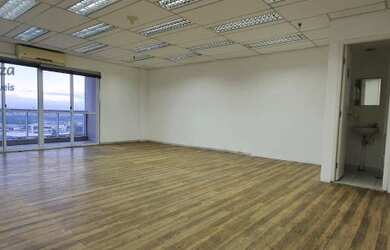 Imagem: O depósito possui 1 Vaga na garagem, 60m² de Área e está