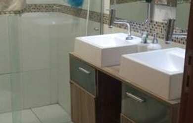 Imagem: A casa possui 1 Dormitório, 1 Banheiro, 2 Vagas na garagem