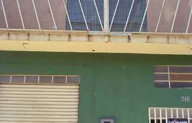 Imagem: A casa possui 2 Dormitórios, 2 Banheiros, 2 Vagas na garagem