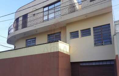 Imagem: A casa possui 3 Dormitórios, 2 Banheiros, 1 Vaga na garagem