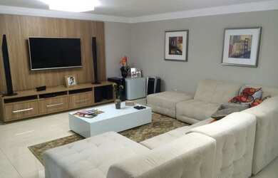 Imagem: O apartamento possui 3 Dormitórios, 5 Banheiros, 2 Vagas na