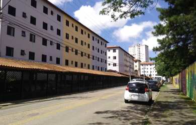 Imagem: O apartamento possui 2 Dormitórios, 1 Banheiro, 1 Vaga na garagem