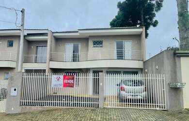 Imagem: A casa possui 3 Dormitórios, 3 Banheiros, 1 Vaga na garagem