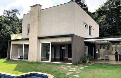 Imagem: A casa em condomínio possui 4 Dormitórios, 5 Banheiros, 5