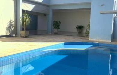 Imagem: A casa em condomínio possui 3 Dormitórios, 1 Banheiro, 301m²