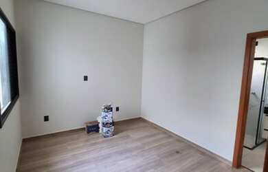 Imagem 4: Linda casa com piscina a venda no condomínio Portal das Monções em...